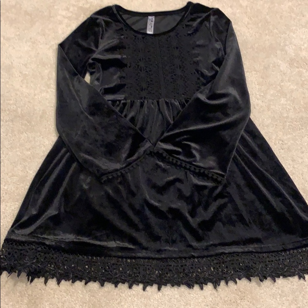 Girls black velvet dress
